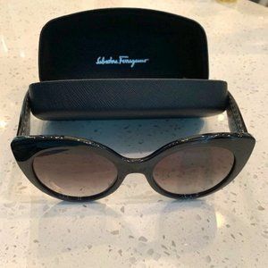Beautiful Salvatore Ferragamo Black Oversized Sunglasses - Like new with box